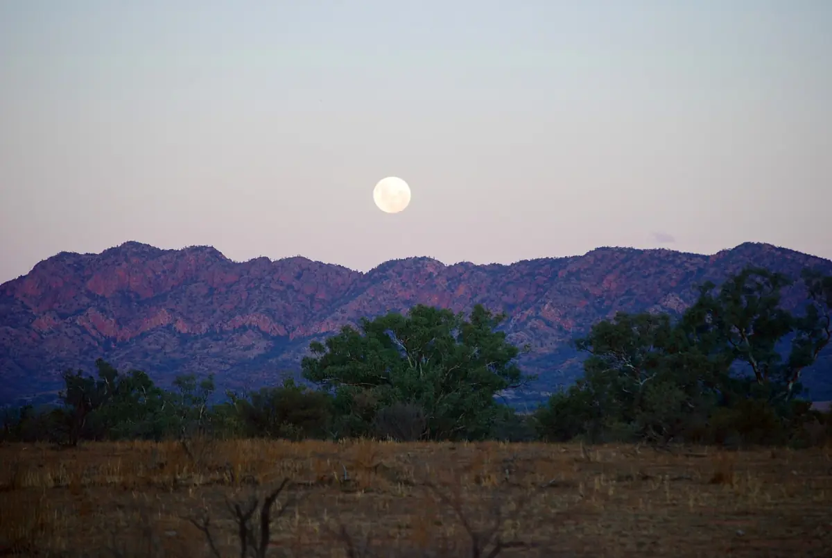 Moonrise over the Chace Range
