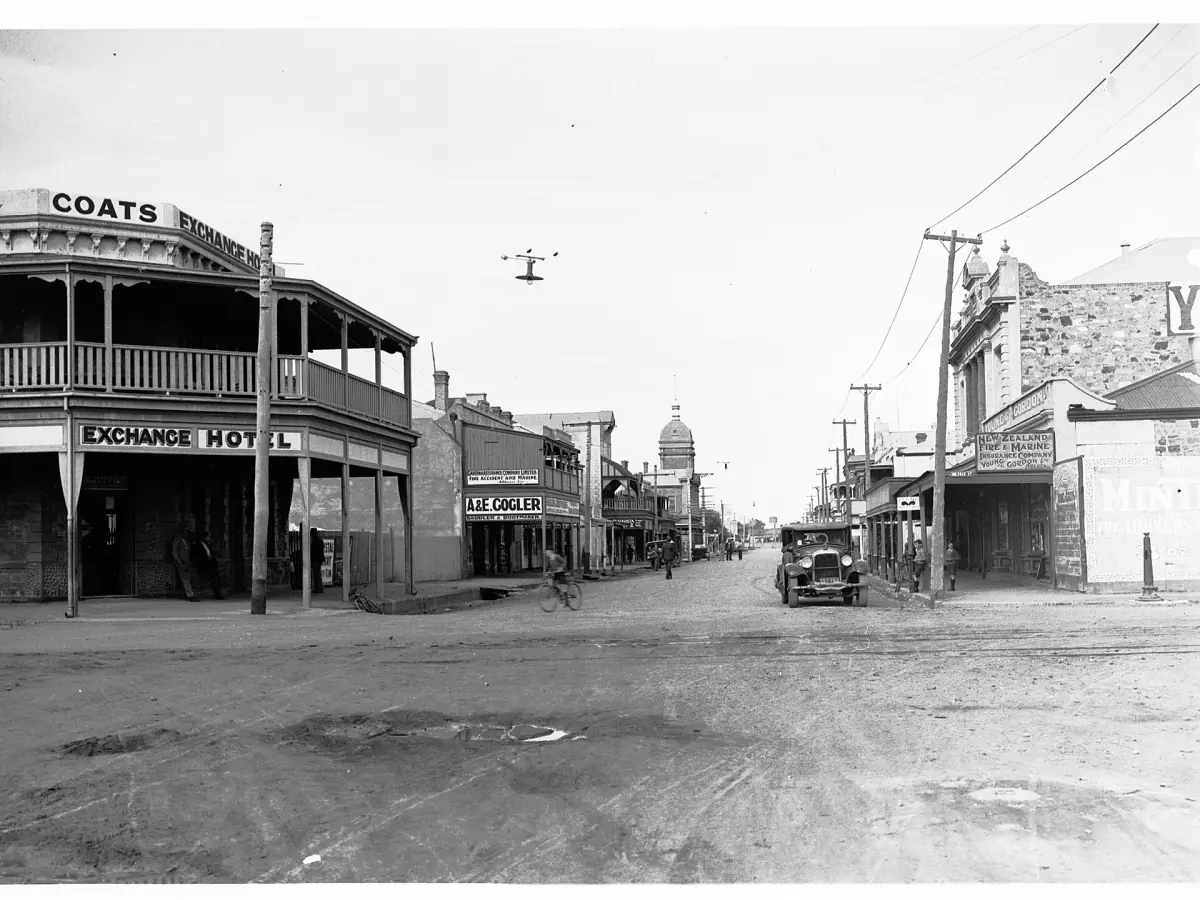 Commercial Road in Port Augusta in an old photo