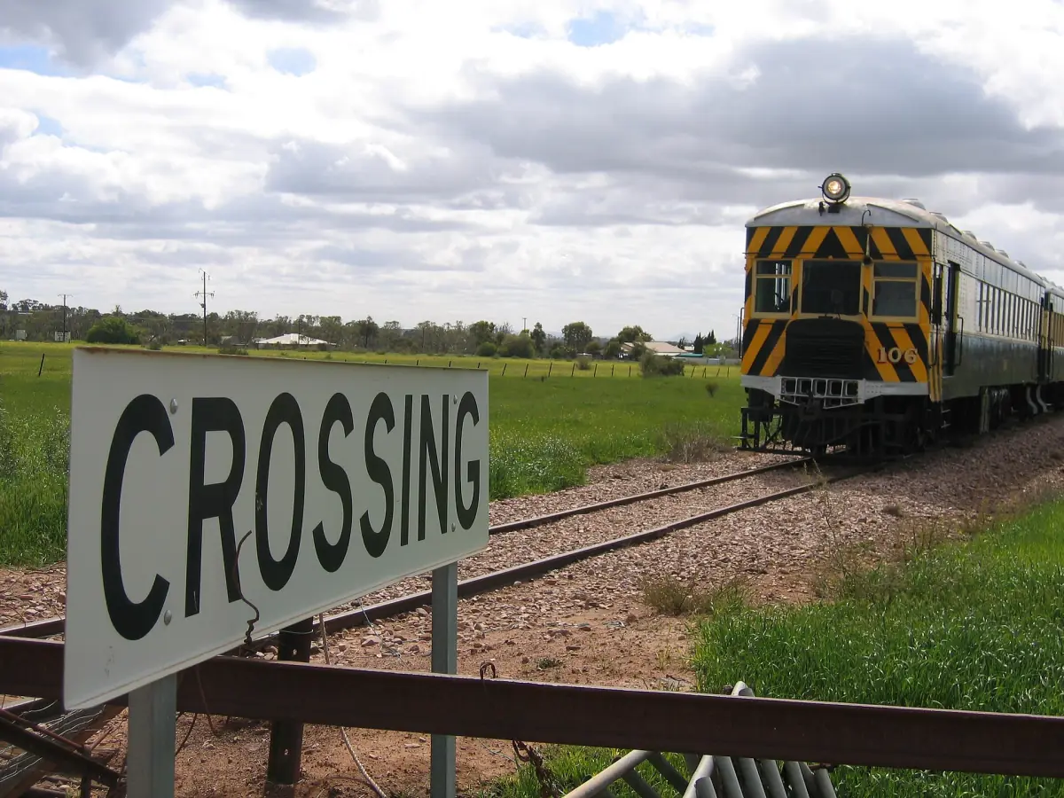 A Pichi Richi railcar at a level crossing